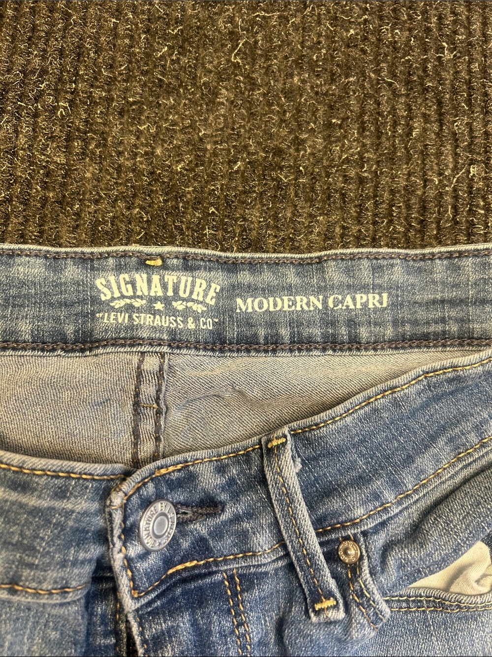 Levi's Light Wash Cropped Capris with Rolled Cuffs - Picture 2 of 5